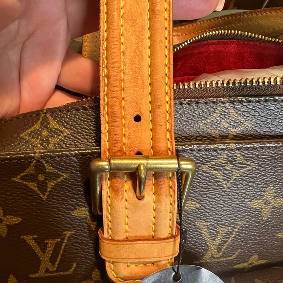 Louis Vuitton Multipli Cite in gorgeous condition. - Picture 8 of 16
